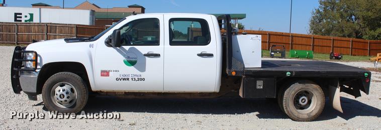 image for item L4835 2012 Chevrolet Silverado 3500HD Crew Cab flatbed pickup truck
