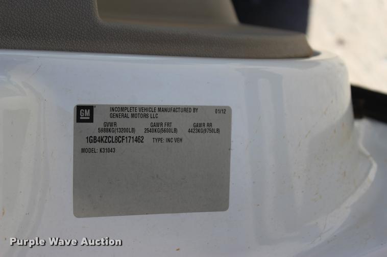 image for item L4835 2012 Chevrolet Silverado 3500HD Crew Cab flatbed pickup truck