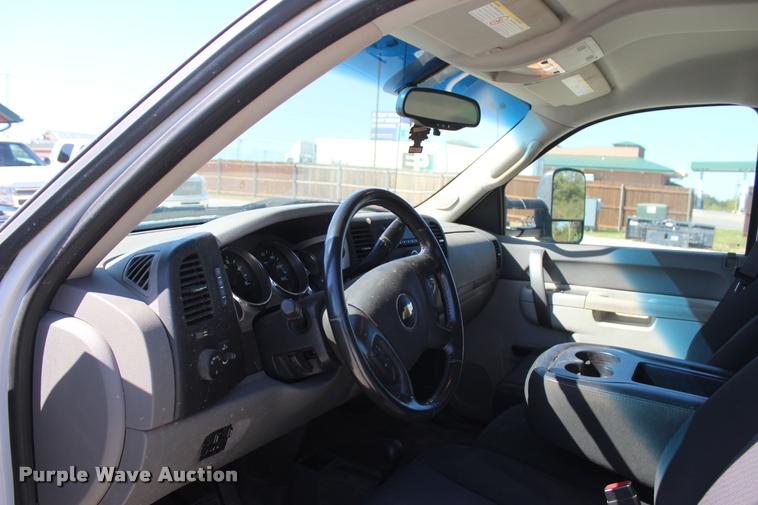 image for item L4835 2012 Chevrolet Silverado 3500HD Crew Cab flatbed pickup truck