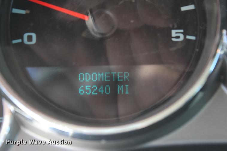 image for item L4835 2012 Chevrolet Silverado 3500HD Crew Cab flatbed pickup truck