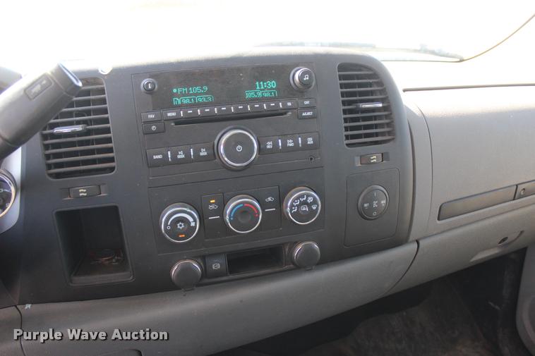 image for item L4835 2012 Chevrolet Silverado 3500HD Crew Cab flatbed pickup truck