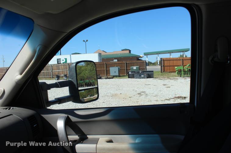 image for item L4835 2012 Chevrolet Silverado 3500HD Crew Cab flatbed pickup truck