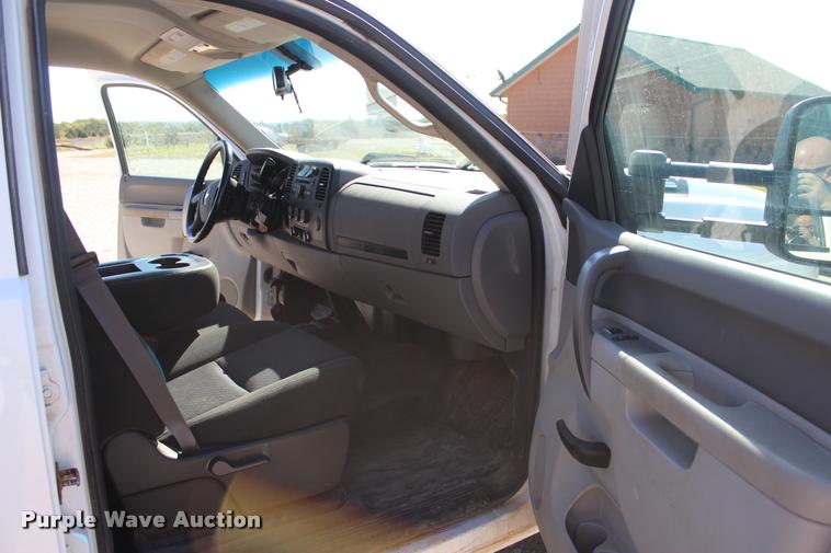 image for item L4835 2012 Chevrolet Silverado 3500HD Crew Cab flatbed pickup truck