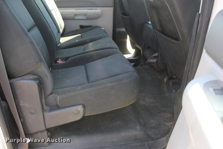 image for item L4835 2012 Chevrolet Silverado 3500HD Crew Cab flatbed pickup truck