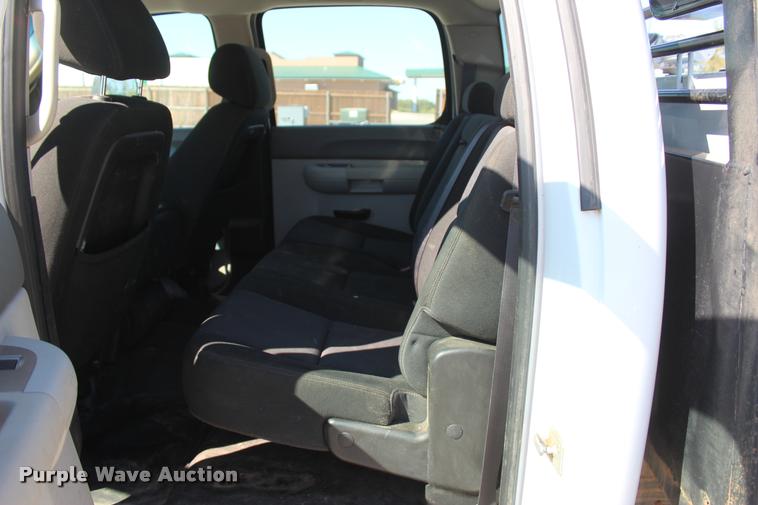 image for item L4835 2012 Chevrolet Silverado 3500HD Crew Cab flatbed pickup truck