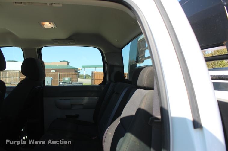 image for item L4835 2012 Chevrolet Silverado 3500HD Crew Cab flatbed pickup truck