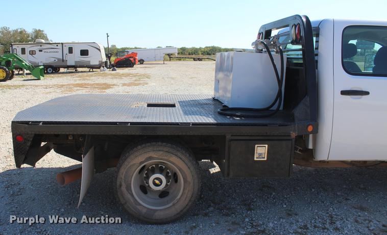 image for item L4835 2012 Chevrolet Silverado 3500HD Crew Cab flatbed pickup truck