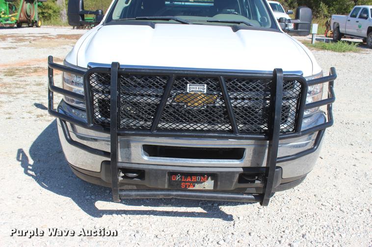 image for item L4835 2012 Chevrolet Silverado 3500HD Crew Cab flatbed pickup truck