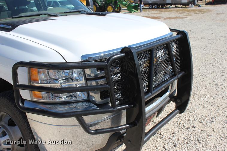 image for item L4835 2012 Chevrolet Silverado 3500HD Crew Cab flatbed pickup truck