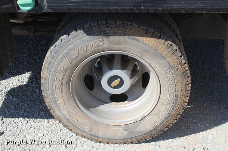 image for item L4835 2012 Chevrolet Silverado 3500HD Crew Cab flatbed pickup truck