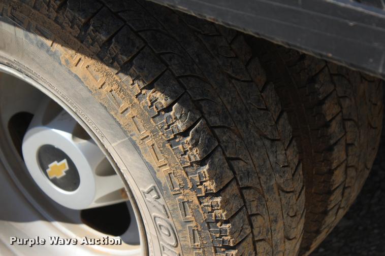 image for item L4835 2012 Chevrolet Silverado 3500HD Crew Cab flatbed pickup truck