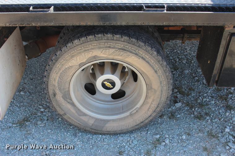 image for item L4835 2012 Chevrolet Silverado 3500HD Crew Cab flatbed pickup truck