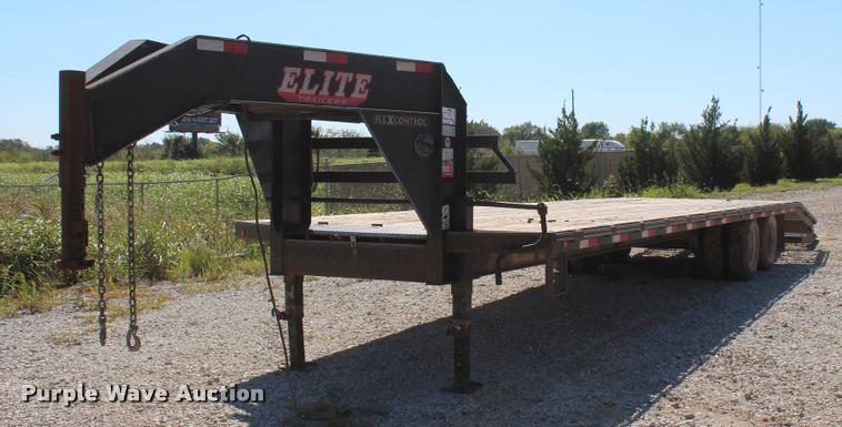 image for item L4836 2013 Elite Flex Control 32 equipment trailer