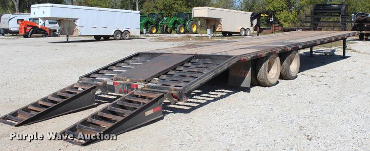 image for item L4836 2013 Elite Flex Control 32 equipment trailer