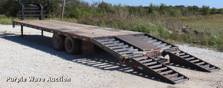 image for item L4836 2013 Elite Flex Control 32 equipment trailer