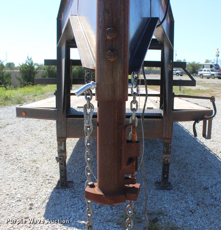 image for item L4836 2013 Elite Flex Control 32 equipment trailer