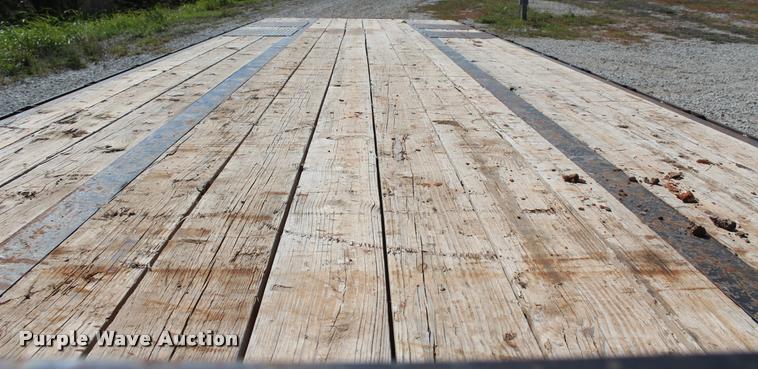 image for item L4836 2013 Elite Flex Control 32 equipment trailer