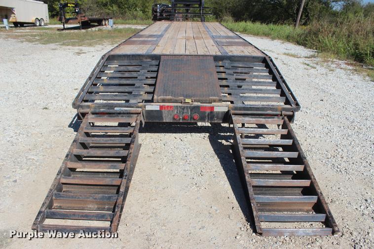 image for item L4836 2013 Elite Flex Control 32 equipment trailer