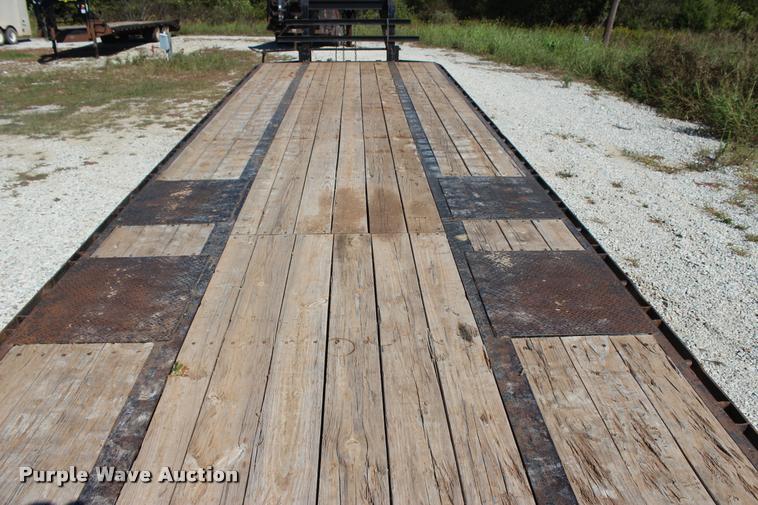 image for item L4836 2013 Elite Flex Control 32 equipment trailer