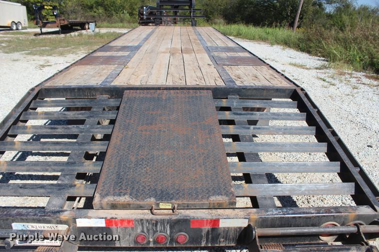 image for item L4836 2013 Elite Flex Control 32 equipment trailer