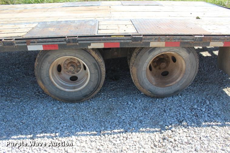 image for item L4836 2013 Elite Flex Control 32 equipment trailer