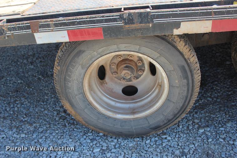 image for item L4836 2013 Elite Flex Control 32 equipment trailer