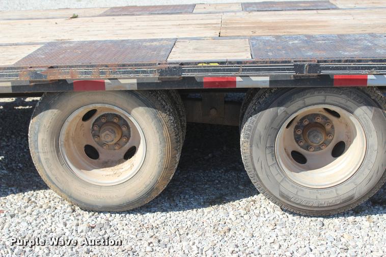 image for item L4836 2013 Elite Flex Control 32 equipment trailer