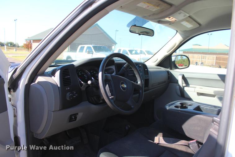 image for item L4843 2013 Chevrolet Silverado 2500HD Crew Cab pickup truck