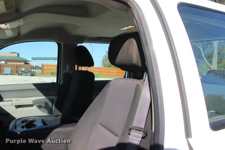 image for item L4843 2013 Chevrolet Silverado 2500HD Crew Cab pickup truck