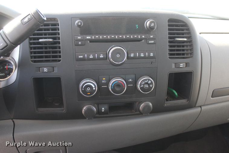 image for item L4843 2013 Chevrolet Silverado 2500HD Crew Cab pickup truck