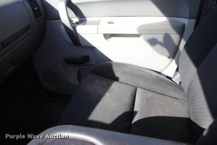 image for item L4843 2013 Chevrolet Silverado 2500HD Crew Cab pickup truck