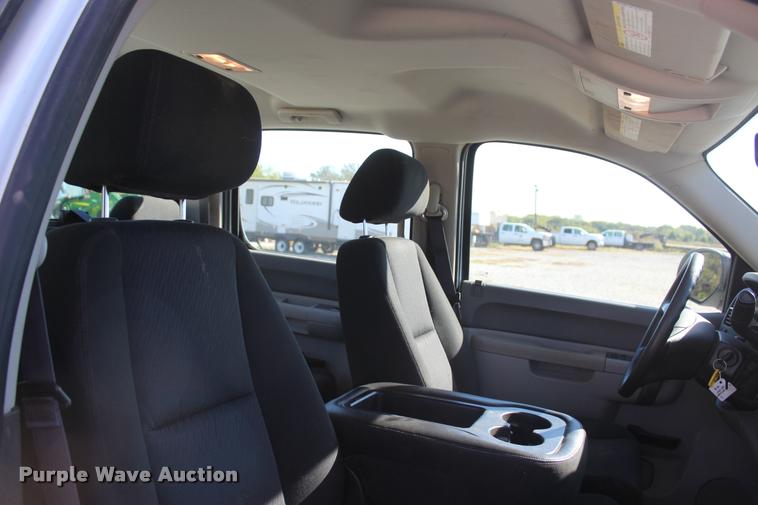 image for item L4843 2013 Chevrolet Silverado 2500HD Crew Cab pickup truck