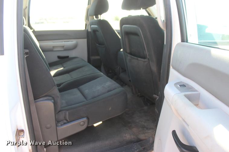 image for item L4843 2013 Chevrolet Silverado 2500HD Crew Cab pickup truck