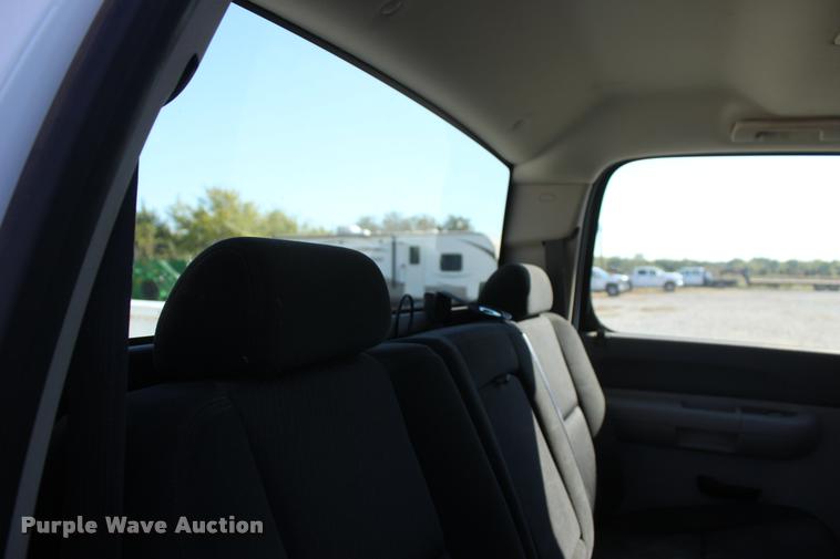 image for item L4843 2013 Chevrolet Silverado 2500HD Crew Cab pickup truck