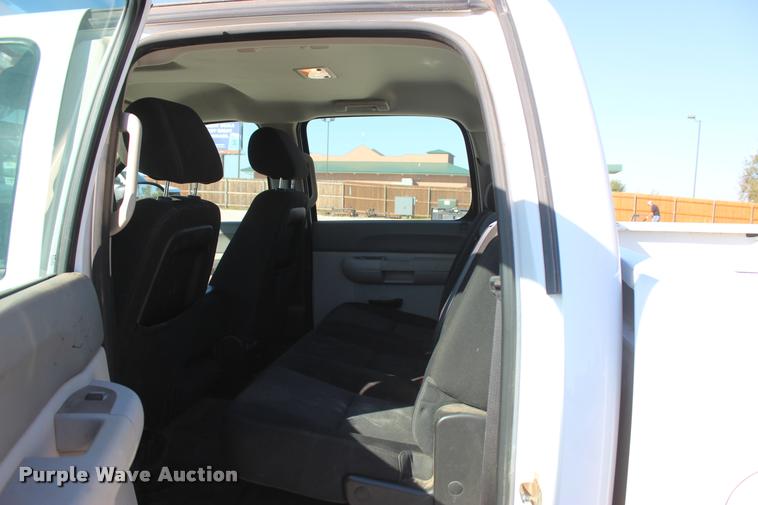 image for item L4843 2013 Chevrolet Silverado 2500HD Crew Cab pickup truck