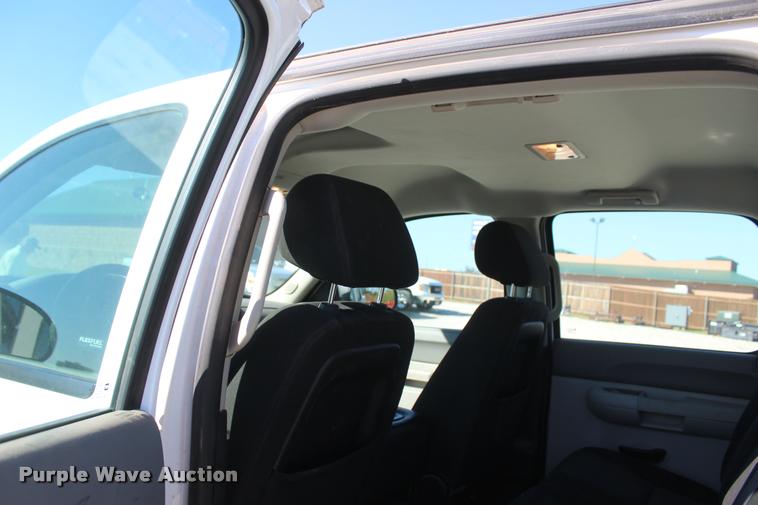 image for item L4843 2013 Chevrolet Silverado 2500HD Crew Cab pickup truck