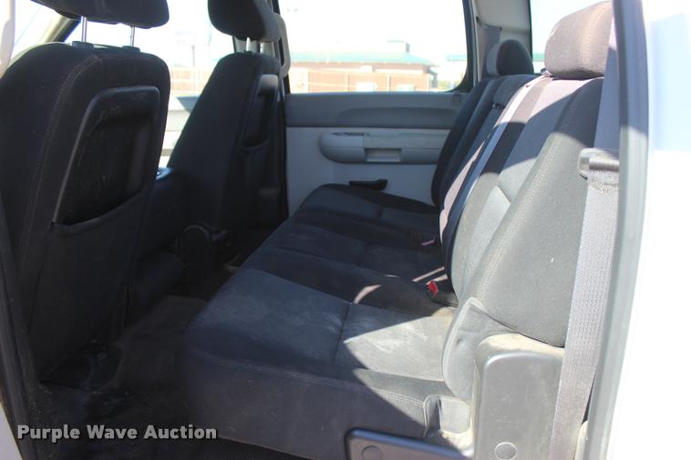 image for item L4843 2013 Chevrolet Silverado 2500HD Crew Cab pickup truck