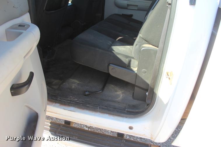 image for item L4843 2013 Chevrolet Silverado 2500HD Crew Cab pickup truck