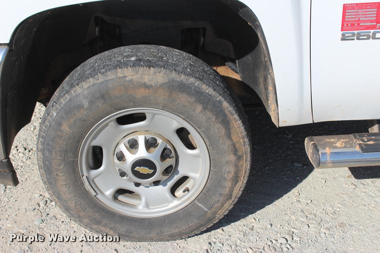 image for item L4843 2013 Chevrolet Silverado 2500HD Crew Cab pickup truck