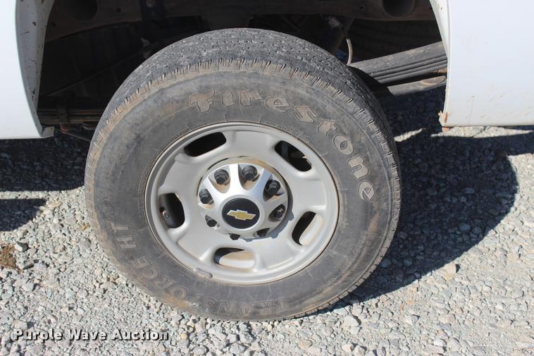 image for item L4843 2013 Chevrolet Silverado 2500HD Crew Cab pickup truck