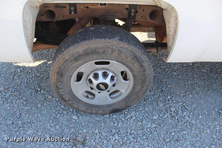 image for item L4843 2013 Chevrolet Silverado 2500HD Crew Cab pickup truck