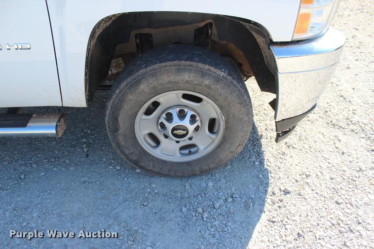 image for item L4843 2013 Chevrolet Silverado 2500HD Crew Cab pickup truck