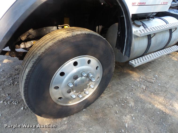 image for item BS9760 1994 Ford LTLS9000 semi truck