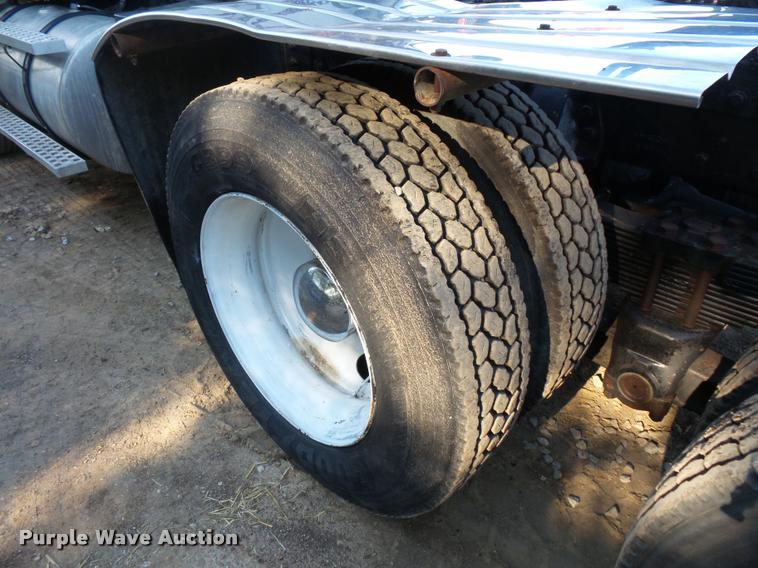 image for item BS9760 1994 Ford LTLS9000 semi truck