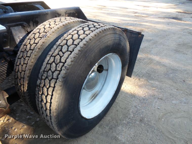 image for item BS9760 1994 Ford LTLS9000 semi truck