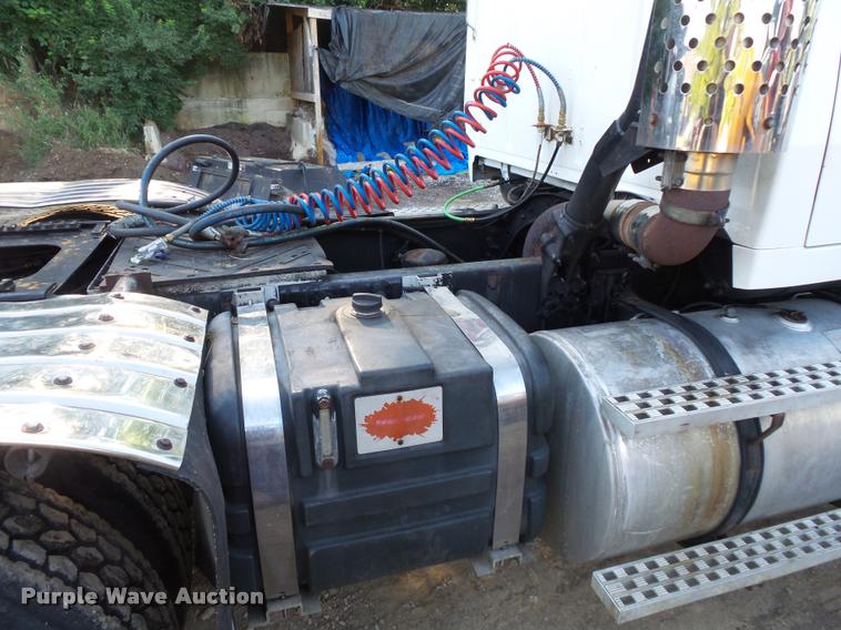 image for item BS9760 1994 Ford LTLS9000 semi truck