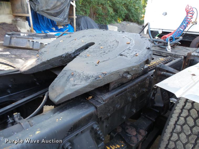 image for item BS9760 1994 Ford LTLS9000 semi truck