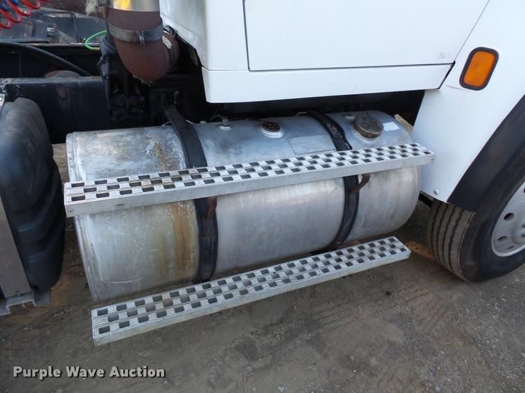 image for item BS9760 1994 Ford LTLS9000 semi truck