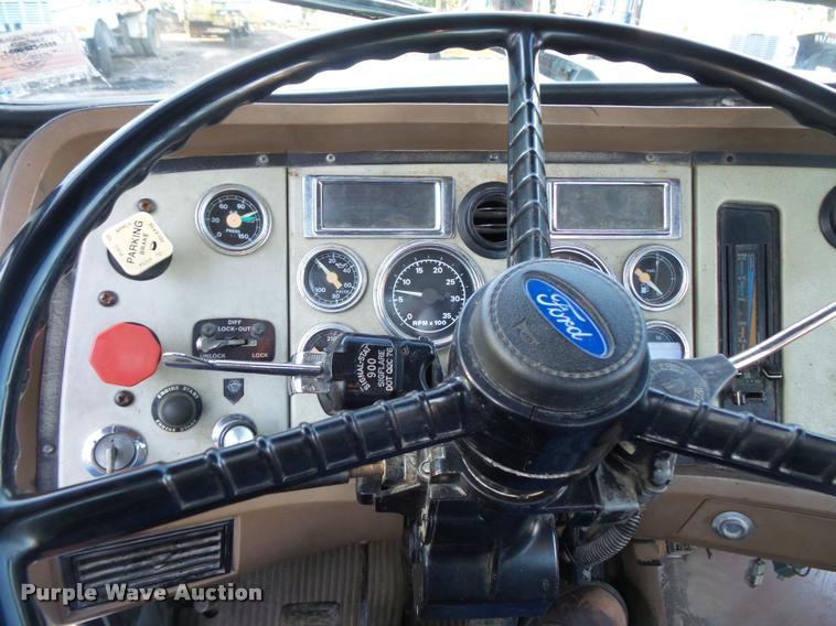 image for item BS9760 1994 Ford LTLS9000 semi truck