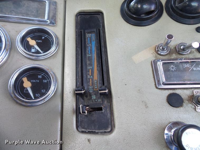 image for item BS9760 1994 Ford LTLS9000 semi truck